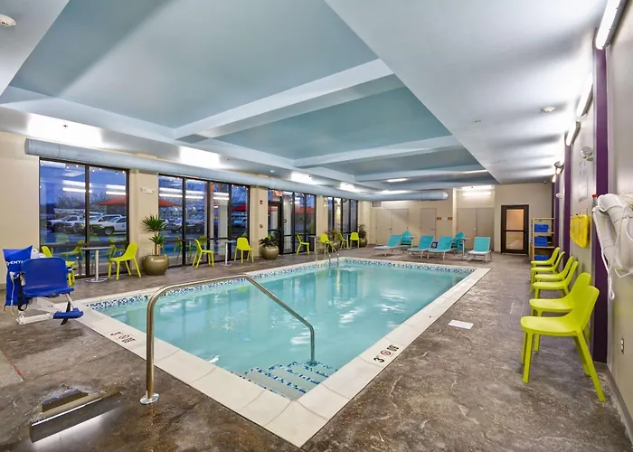 Home2 By Hilton Airport East Broad 3*