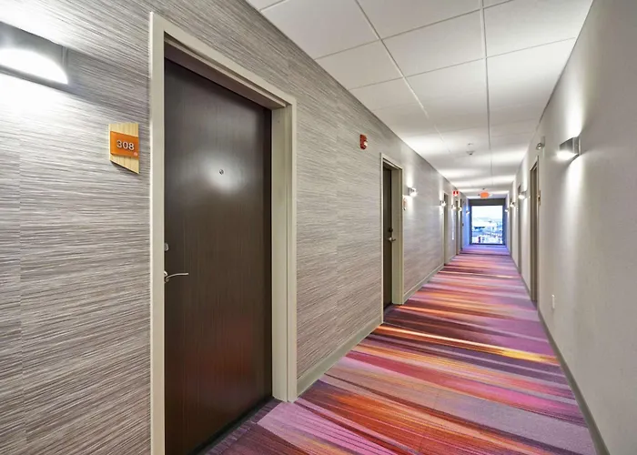 Hotel Home2 By Hilton Airport East Broad