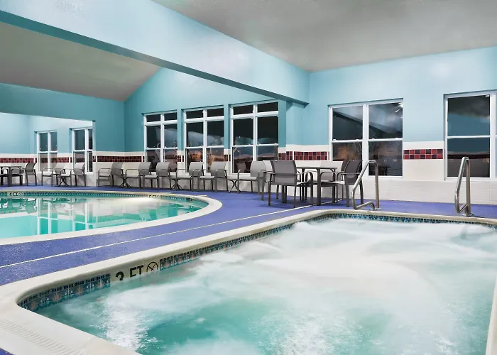 Home2 By Hilton Airport East Broad 3*