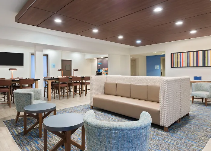 Home2 By Hilton Airport East Broad