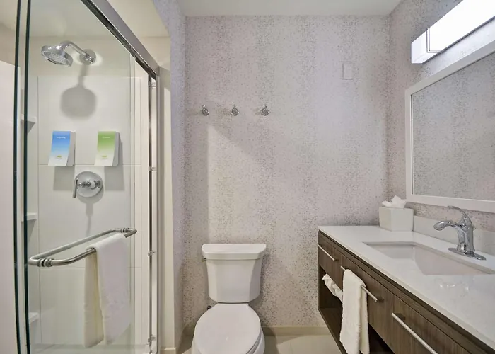 Home2 By Hilton Airport East Broad 3*