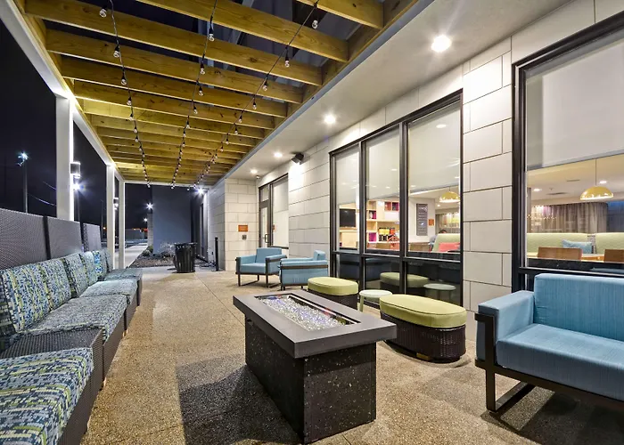 Home2 By Hilton Airport East Broad 3*