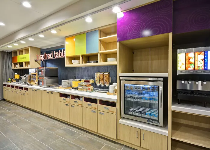 Home2 By Hilton Airport East Broad 3*