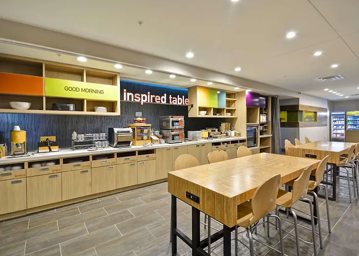 Hotel Home2 By Hilton Airport East Broad 3*