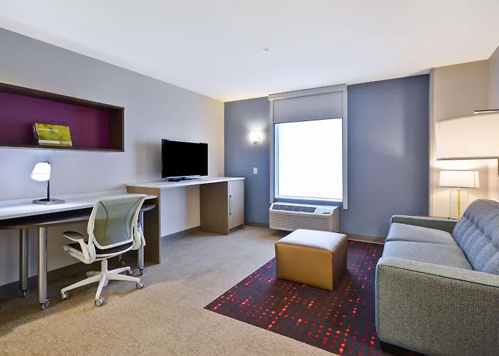 Hotel Home2 By Hilton Airport East Broad 3*